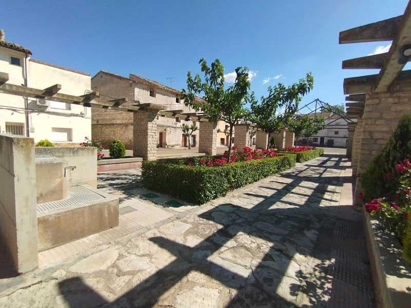 Chalet de 4 habitaciones en Azaila en venta con garaje - 45.000 € (Ref: 9645731)