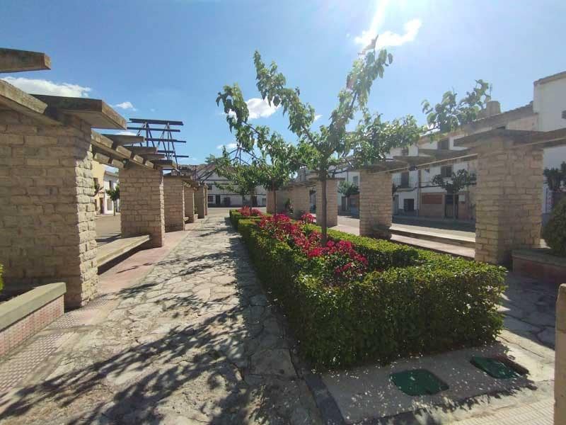 Chalet de 4 habitaciones en Azaila en venta con garaje - 45.000 € (Ref: 9645731)