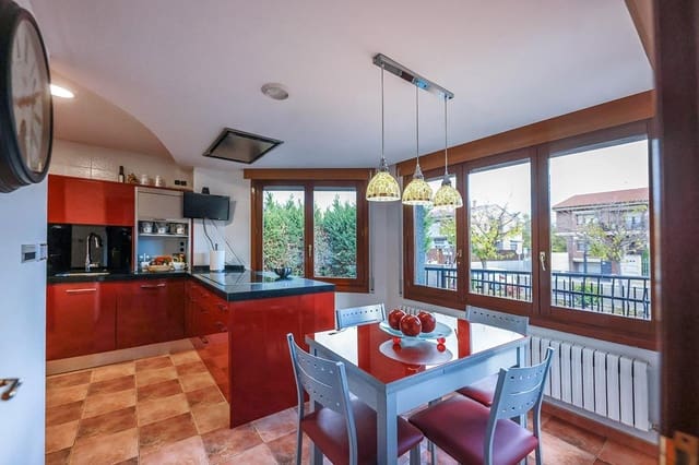 4 sypialnia Willa na sprzedaż w Calatayud z garażem - 595 000 € (Ref: 9645735)