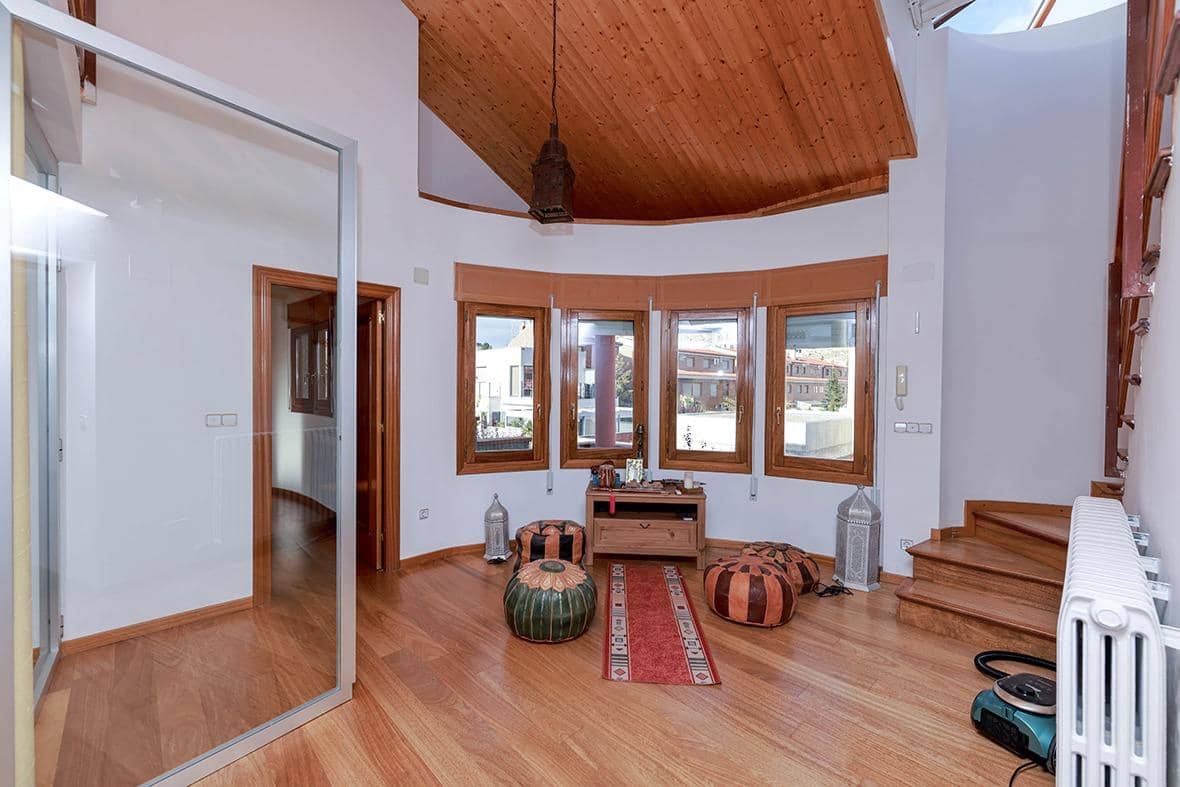 4 sypialnia Willa na sprzedaż w Calatayud z garażem - 595 000 € (Ref: 9645735)