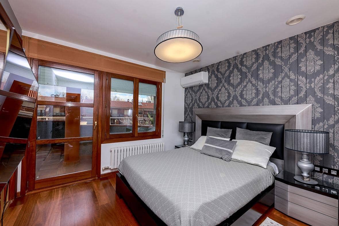 4 sypialnia Willa na sprzedaż w Calatayud z garażem - 595 000 € (Ref: 9645735)