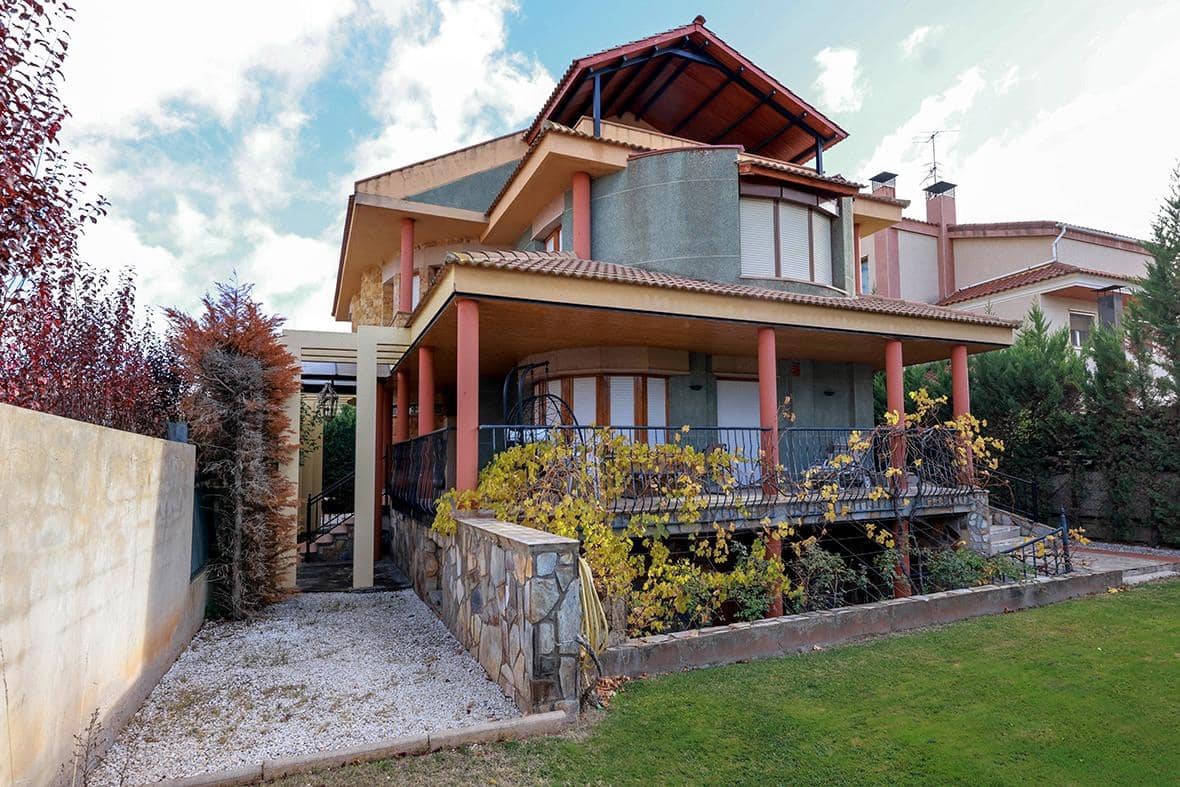 4 sypialnia Willa na sprzedaż w Calatayud z garażem - 595 000 € (Ref: 9645735)