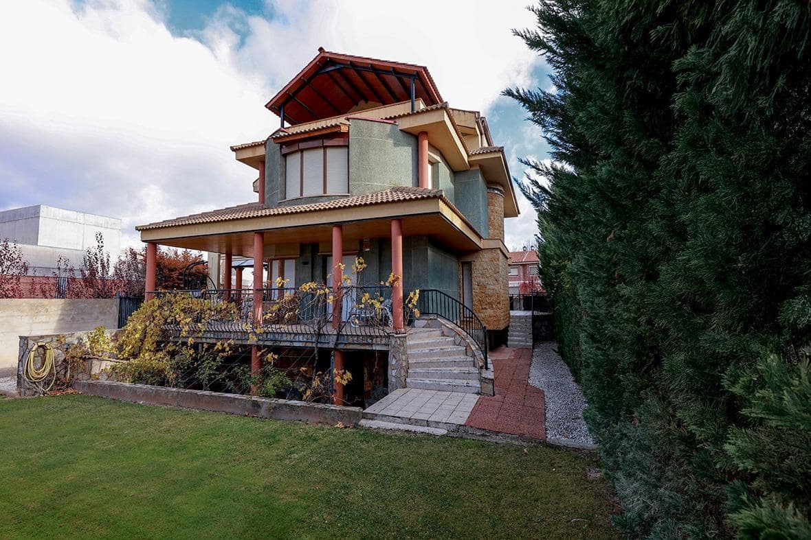 4 sypialnia Willa na sprzedaż w Calatayud z garażem - 595 000 € (Ref: 9645735)