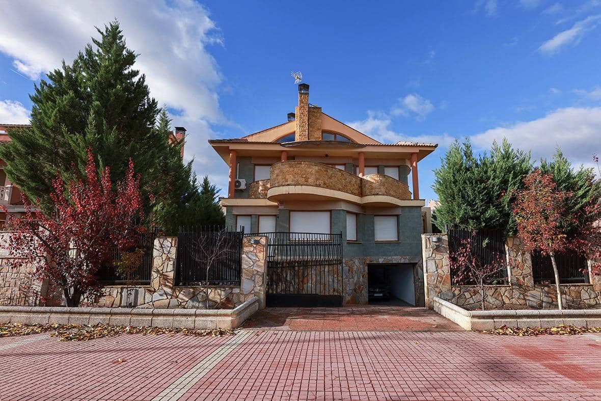 4 sypialnia Willa na sprzedaż w Calatayud z garażem - 595 000 € (Ref: 9645735)
