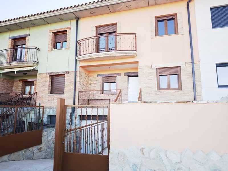 4 chambre Villa/Maison Mitoyenne à vendre à Ariza avec garage - 95 000 € (Ref: 9645740)