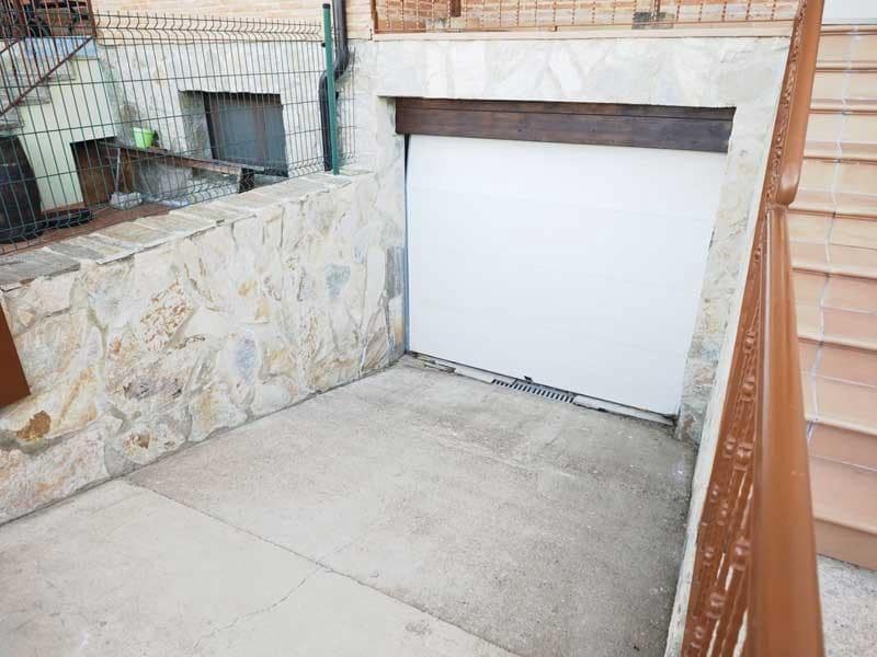 4 chambre Villa/Maison Mitoyenne à vendre à Ariza avec garage - 95 000 € (Ref: 9645740)