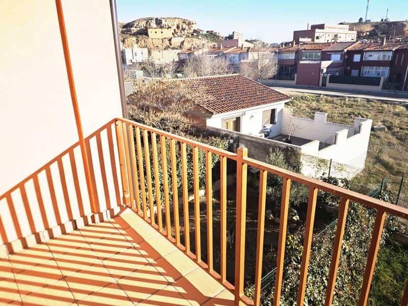 4 chambre Villa/Maison Mitoyenne à vendre à Ariza avec garage - 95 000 € (Ref: 9645740)