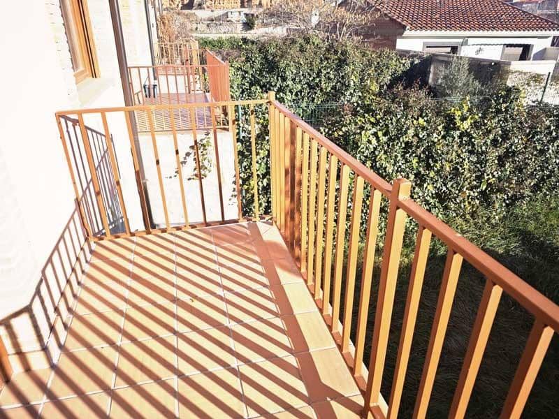 4 chambre Villa/Maison Mitoyenne à vendre à Ariza avec garage - 95 000 € (Ref: 9645740)