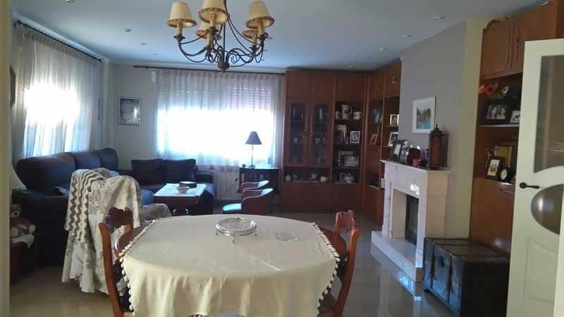 4 sypialnia Willa na sprzedaż w Calatayud z basenem garażem - 298 000 € (Ref: 9645750)