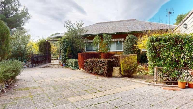 Chalet de 6 habitaciones en La Muela en venta con piscina garaje - 420.000 € (Ref: 9645751)