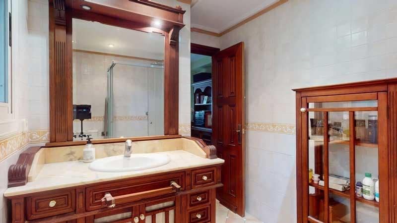 Chalet de 6 habitaciones en La Muela en venta con piscina garaje - 420.000 € (Ref: 9645751)