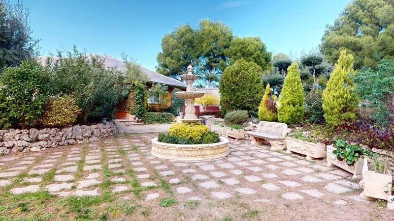 Chalet de 6 habitaciones en La Muela en venta con piscina garaje - 420.000 € (Ref: 9645751)