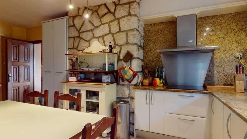 Chalet de 6 habitaciones en La Muela en venta con piscina garaje - 420.000 € (Ref: 9645751)