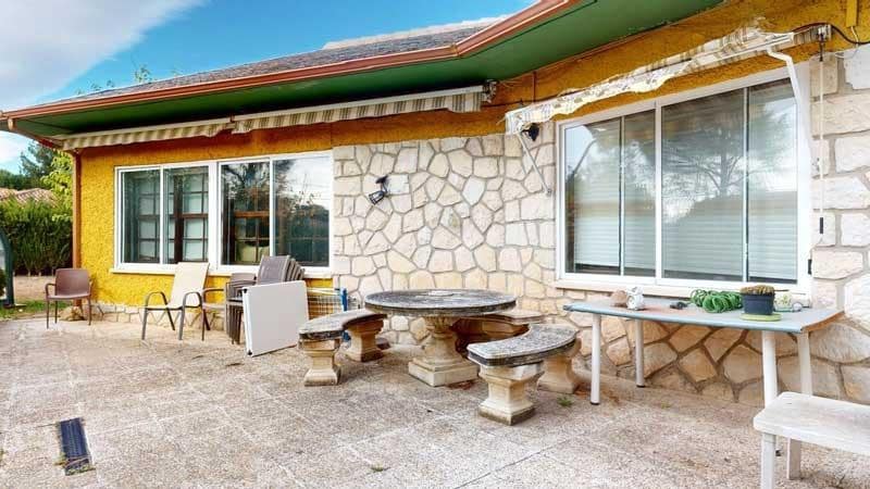 Chalet de 6 habitaciones en La Muela en venta con piscina garaje - 420.000 € (Ref: 9645751)