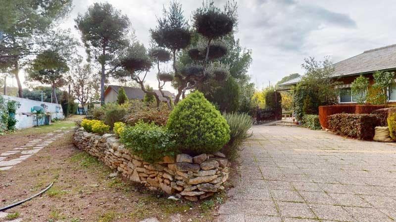 Chalet de 6 habitaciones en La Muela en venta con piscina garaje - 420.000 € (Ref: 9645751)