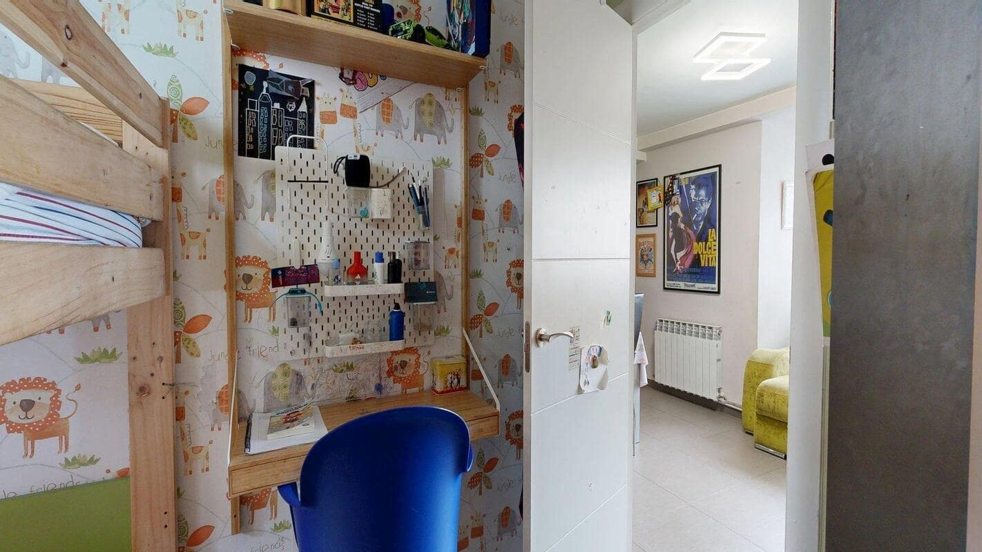 3 bedroom Flat for sale in Zaragoza city - € 158,000 (Ref: 9679966)