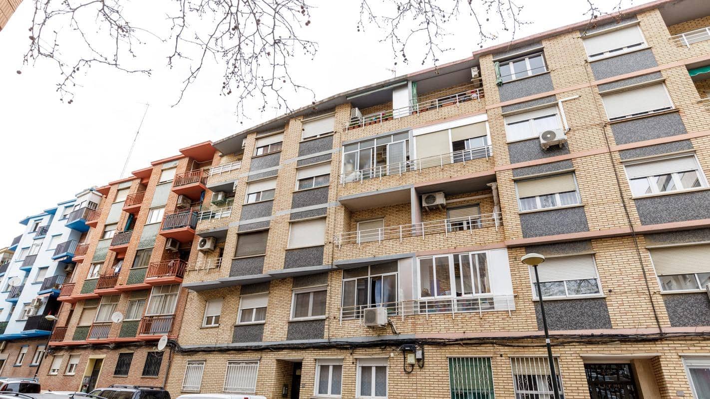 3 bedroom Flat for sale in Zaragoza city - € 158,000 (Ref: 9679966)