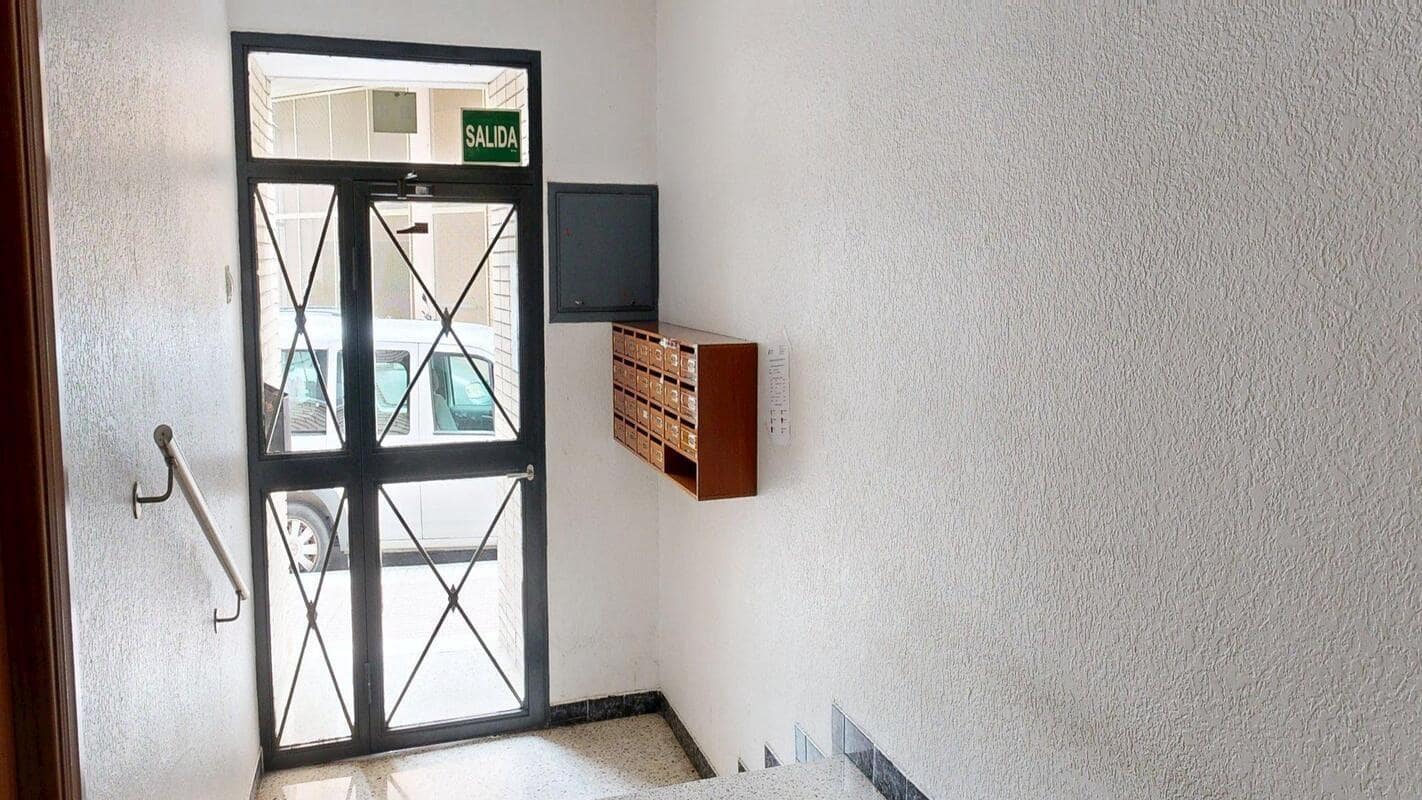 3 bedroom Flat for sale in Zaragoza city - € 158,000 (Ref: 9679966)