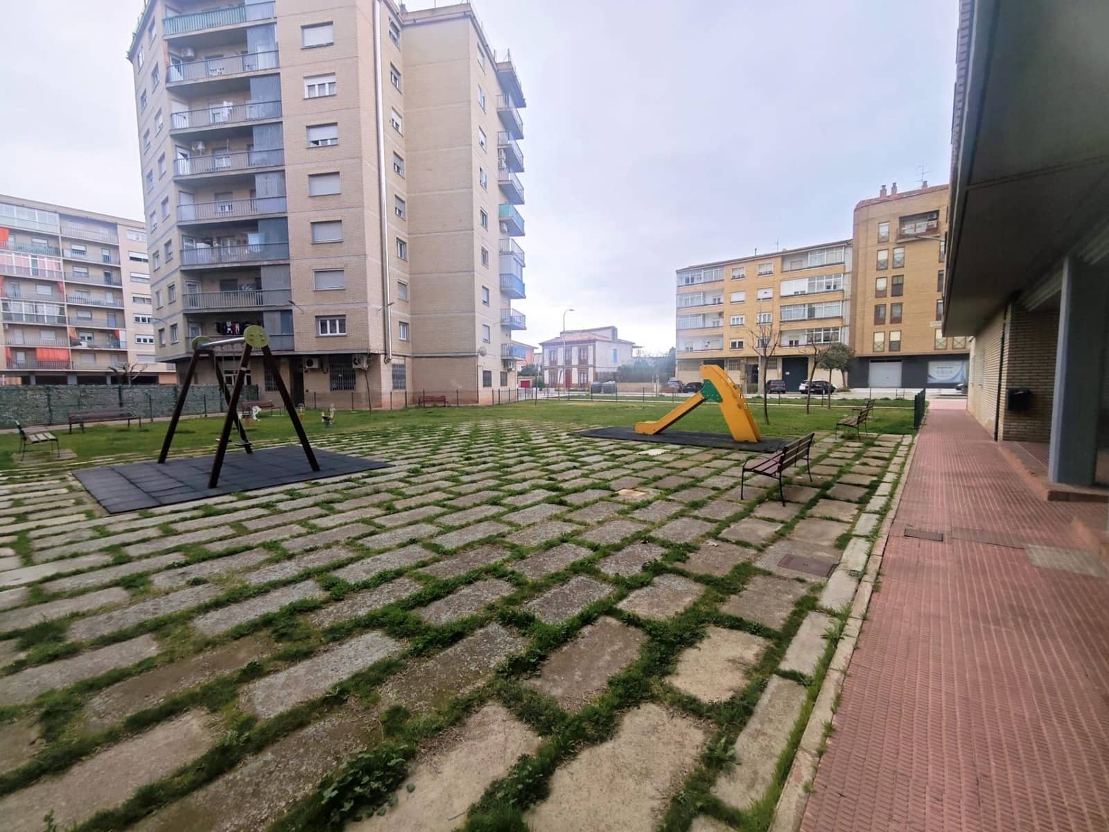 4 bedroom Flat for sale in Calatayud with pool - € 89,000 (Ref: 9690936)