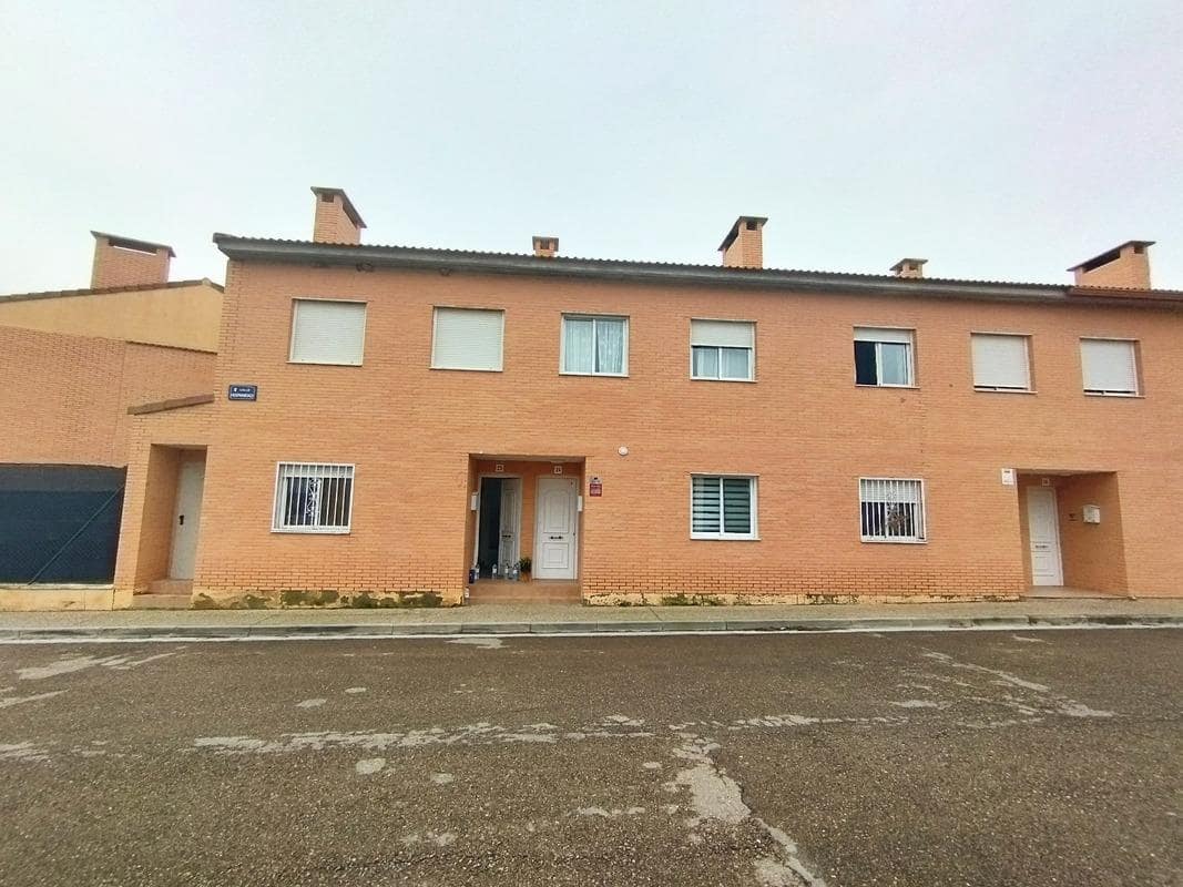 4 bedroom Terraced Villa for sale in Osera de Ebro with garage - € 144,000 (Ref: 9690937)