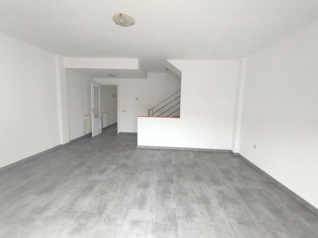 4 bedroom Terraced Villa for sale in Osera de Ebro with garage - € 144,000 (Ref: 9690937)