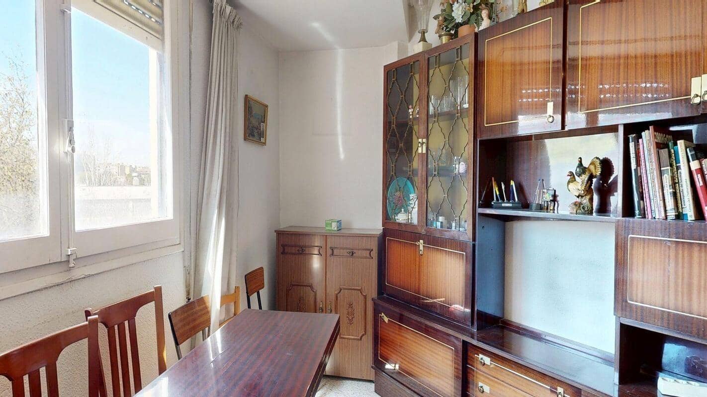 3 bedroom Flat for sale in Zaragoza city - € 129,000 (Ref: 9715059)