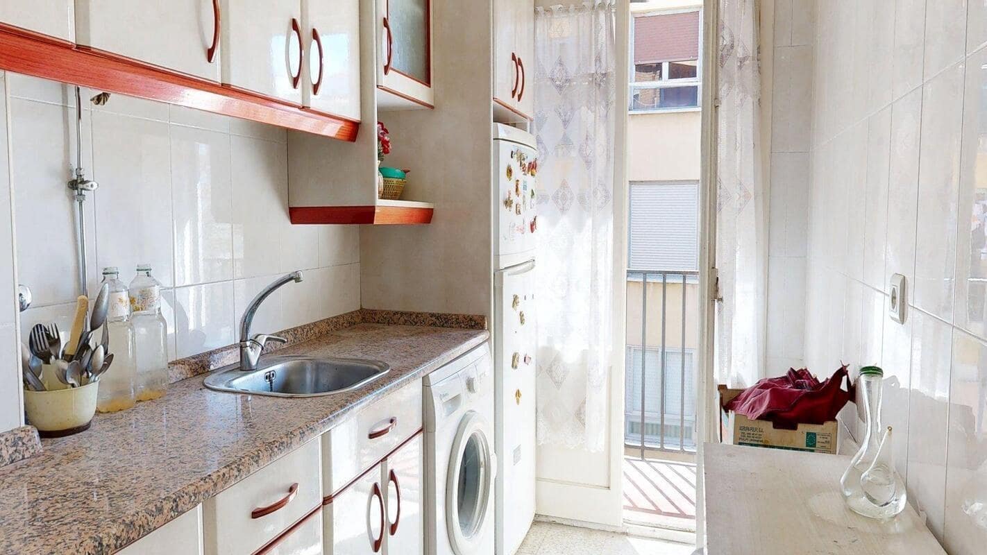 3 bedroom Flat for sale in Zaragoza city - € 129,000 (Ref: 9715059)