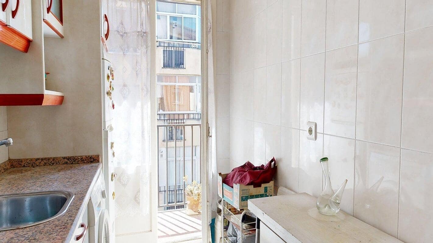 3 bedroom Flat for sale in Zaragoza city - € 129,000 (Ref: 9715059)