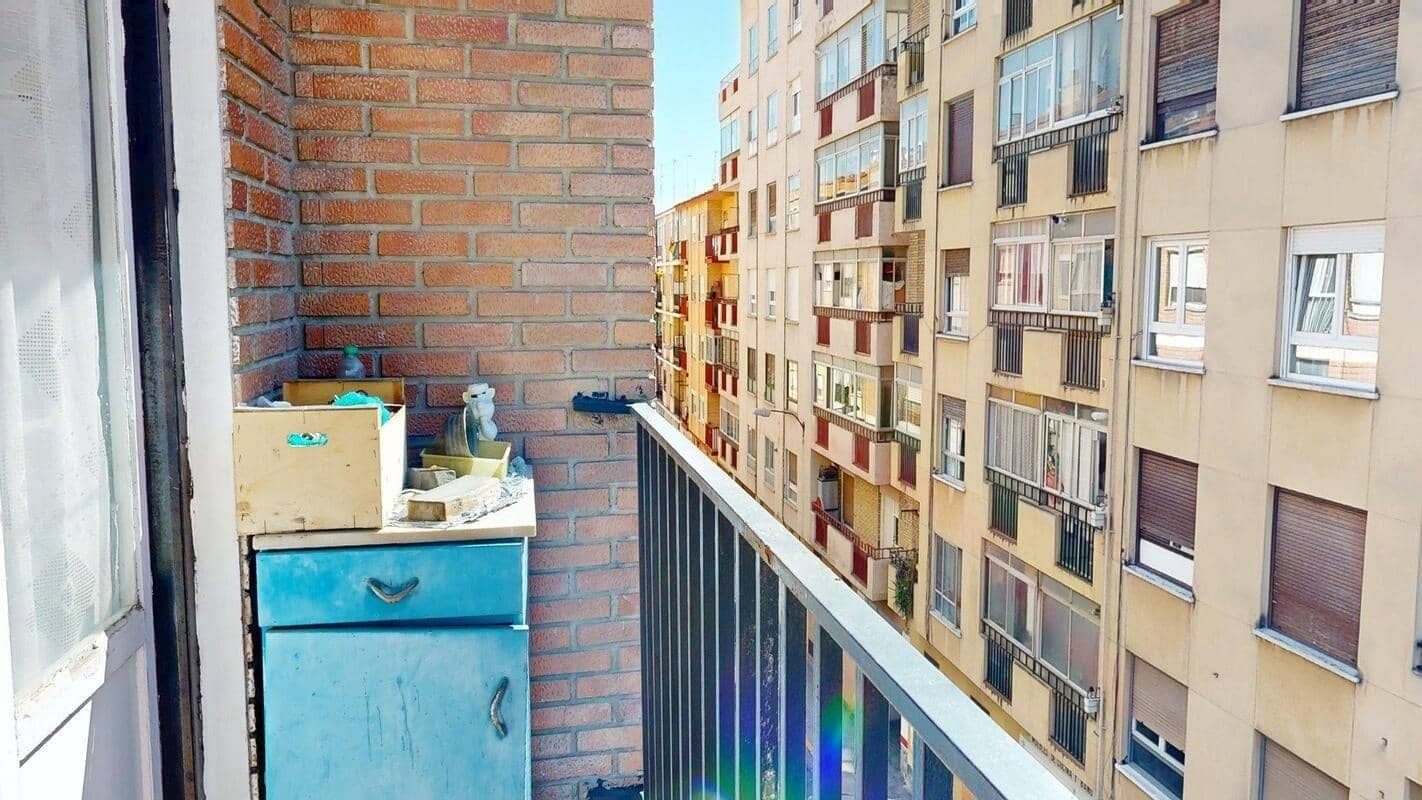 3 bedroom Flat for sale in Zaragoza city - € 129,000 (Ref: 9715059)