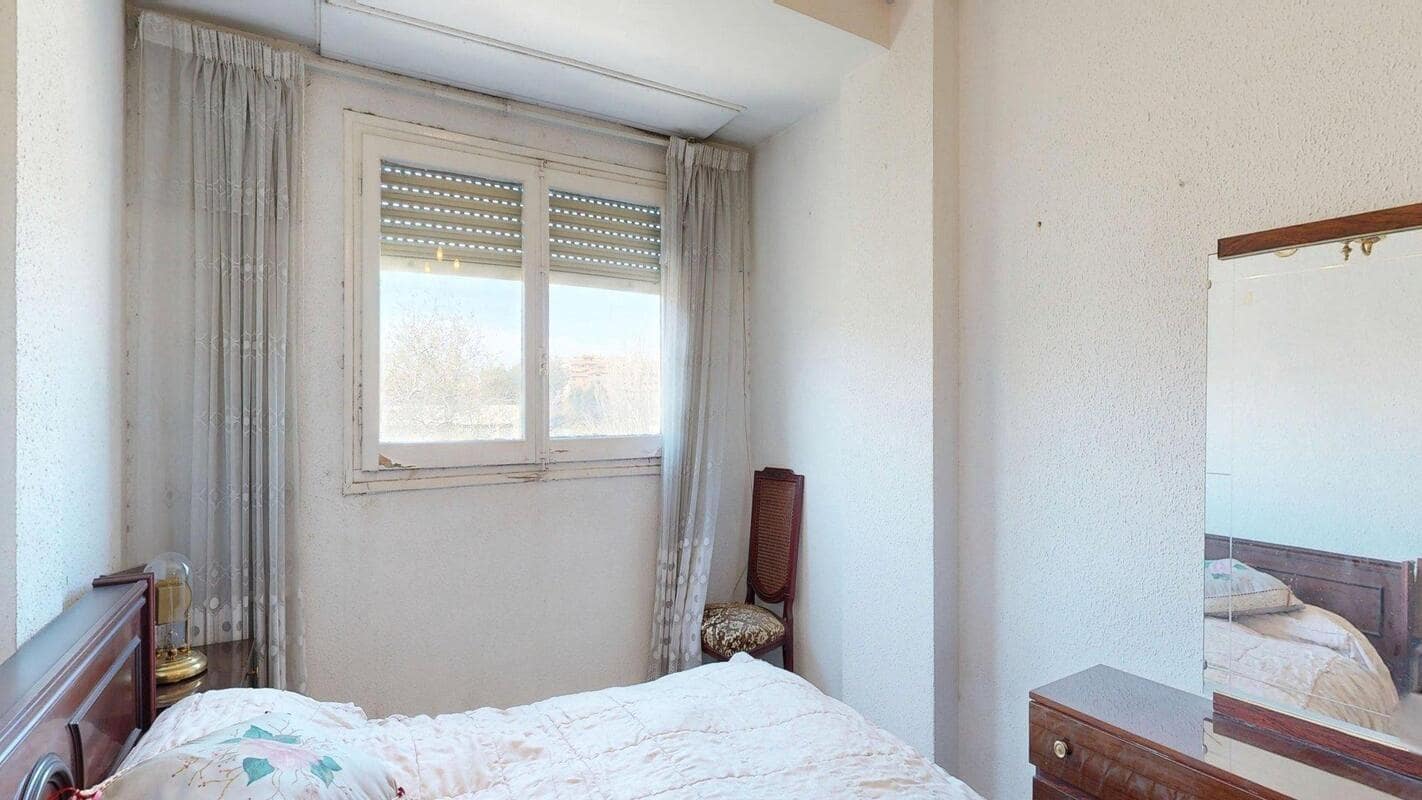 3 bedroom Flat for sale in Zaragoza city - € 129,000 (Ref: 9715059)