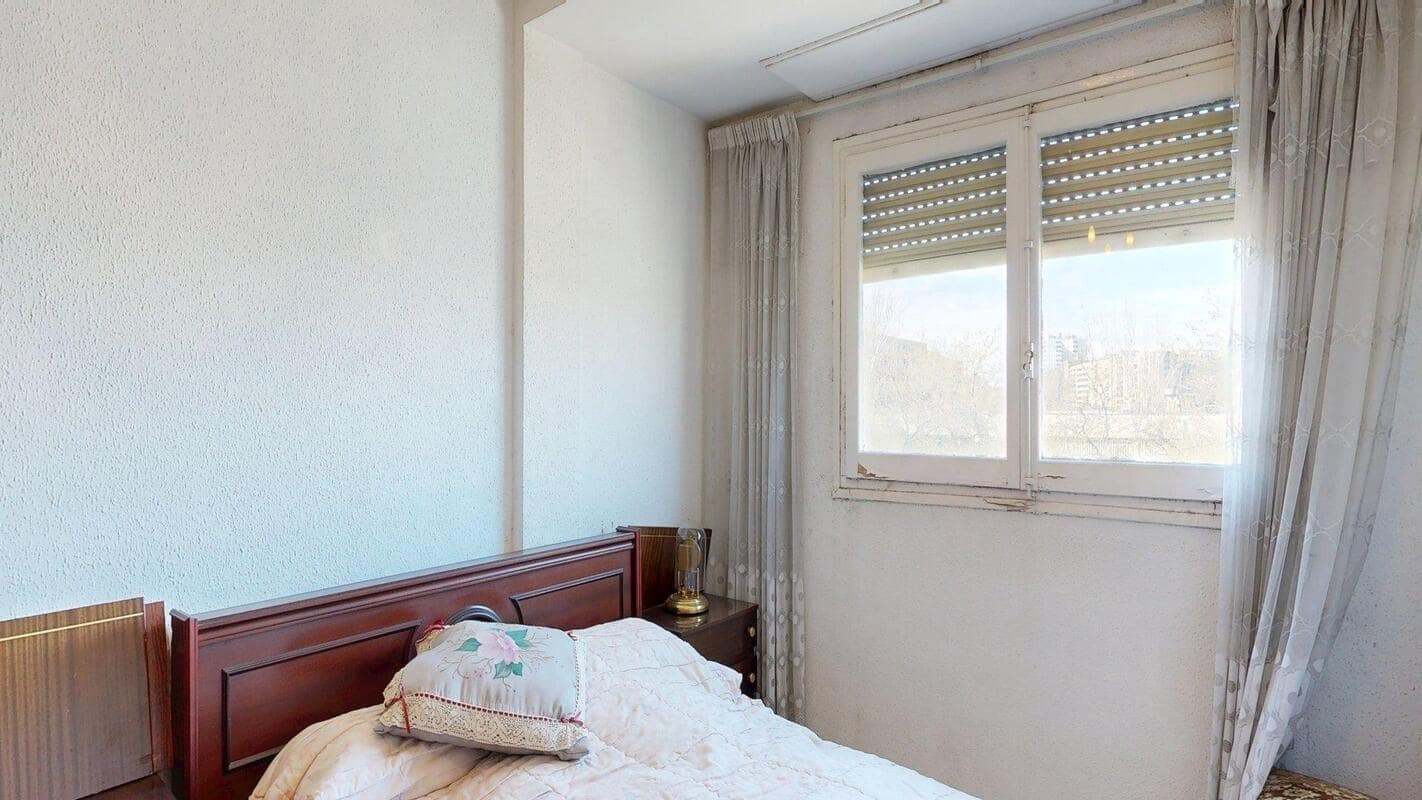 3 bedroom Flat for sale in Zaragoza city - € 129,000 (Ref: 9715059)