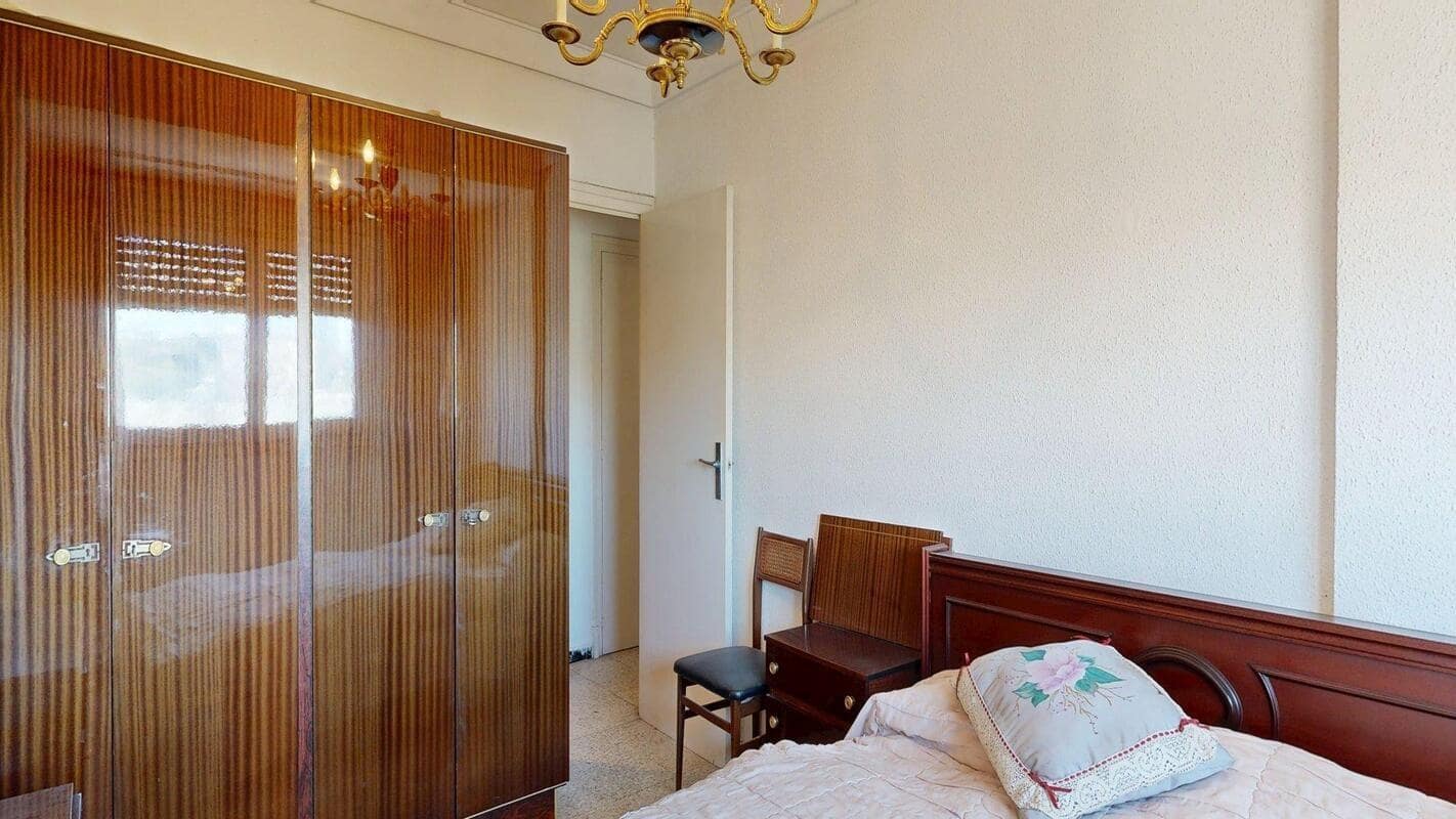 3 bedroom Flat for sale in Zaragoza city - € 129,000 (Ref: 9715059)