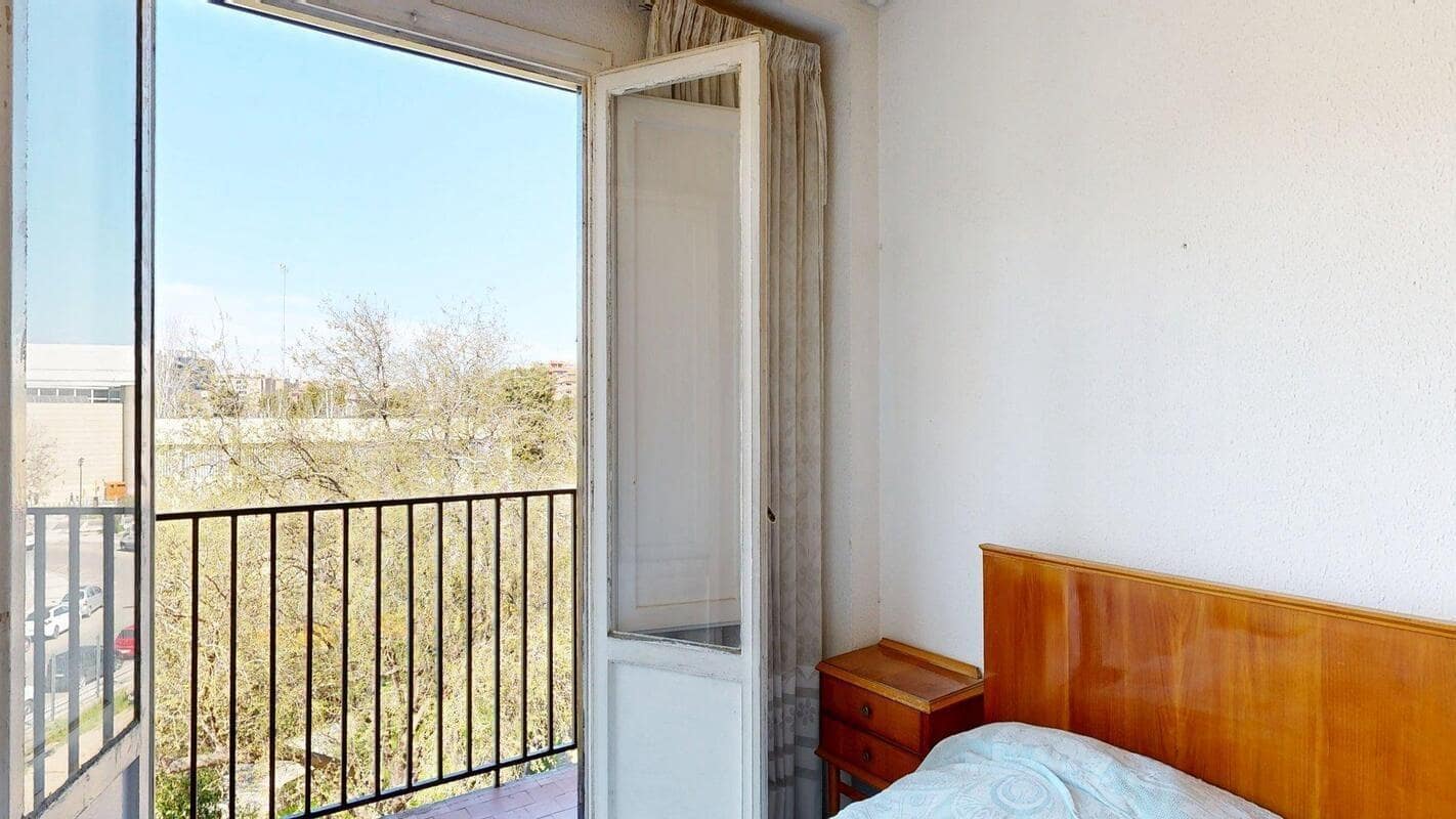 3 bedroom Flat for sale in Zaragoza city - € 129,000 (Ref: 9715059)