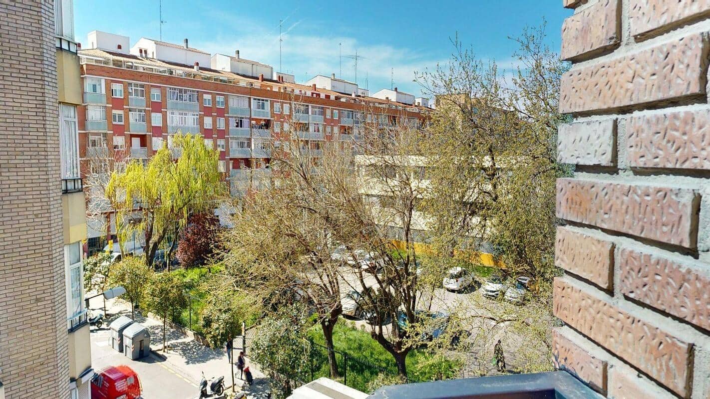 3 bedroom Flat for sale in Zaragoza city - € 129,000 (Ref: 9715059)