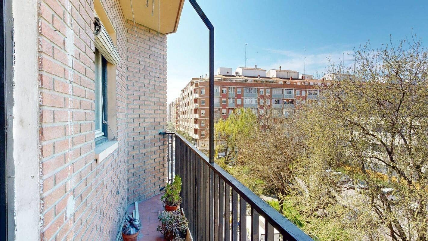 3 bedroom Flat for sale in Zaragoza city - € 129,000 (Ref: 9715059)