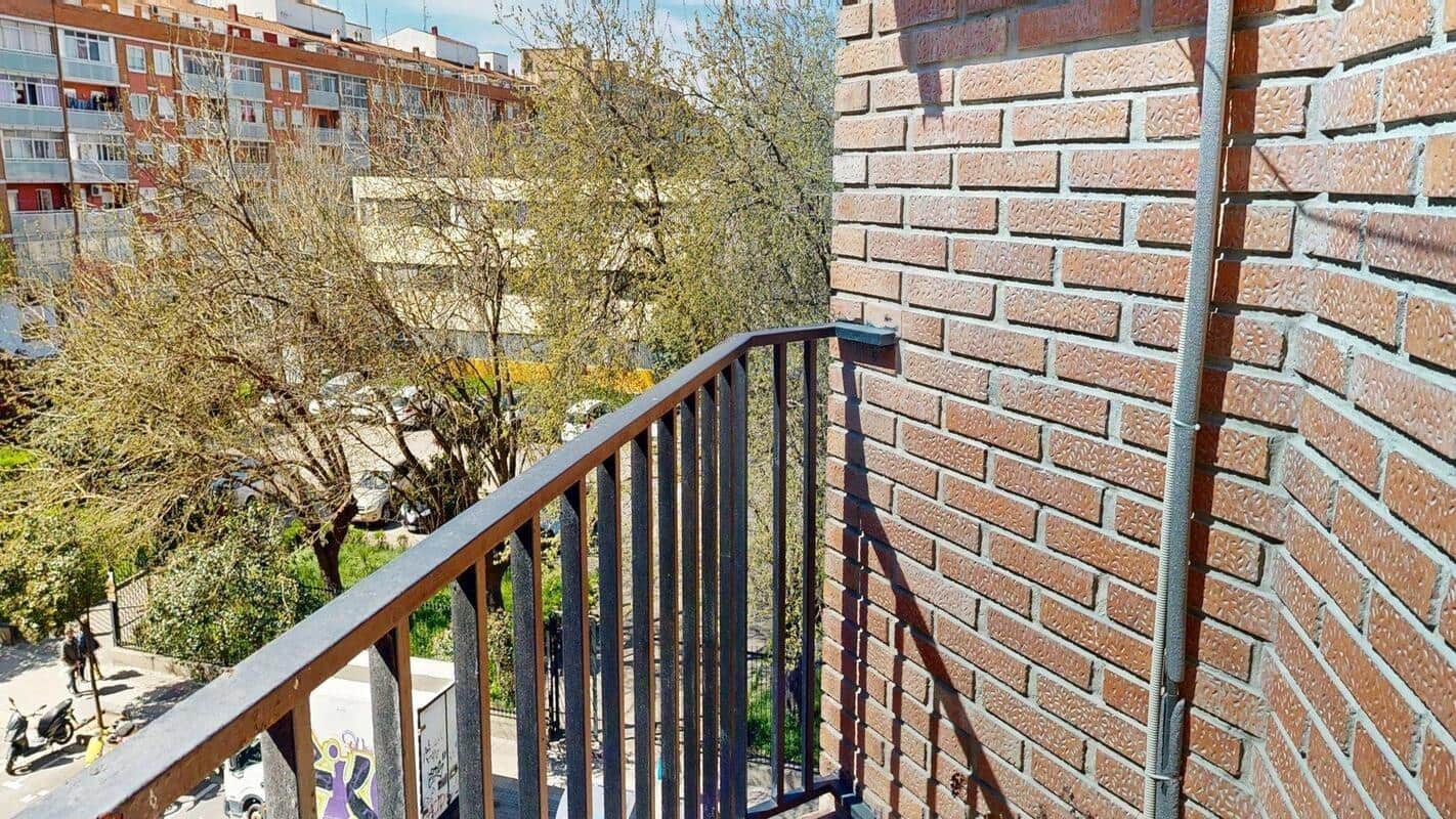 3 bedroom Flat for sale in Zaragoza city - € 129,000 (Ref: 9715059)