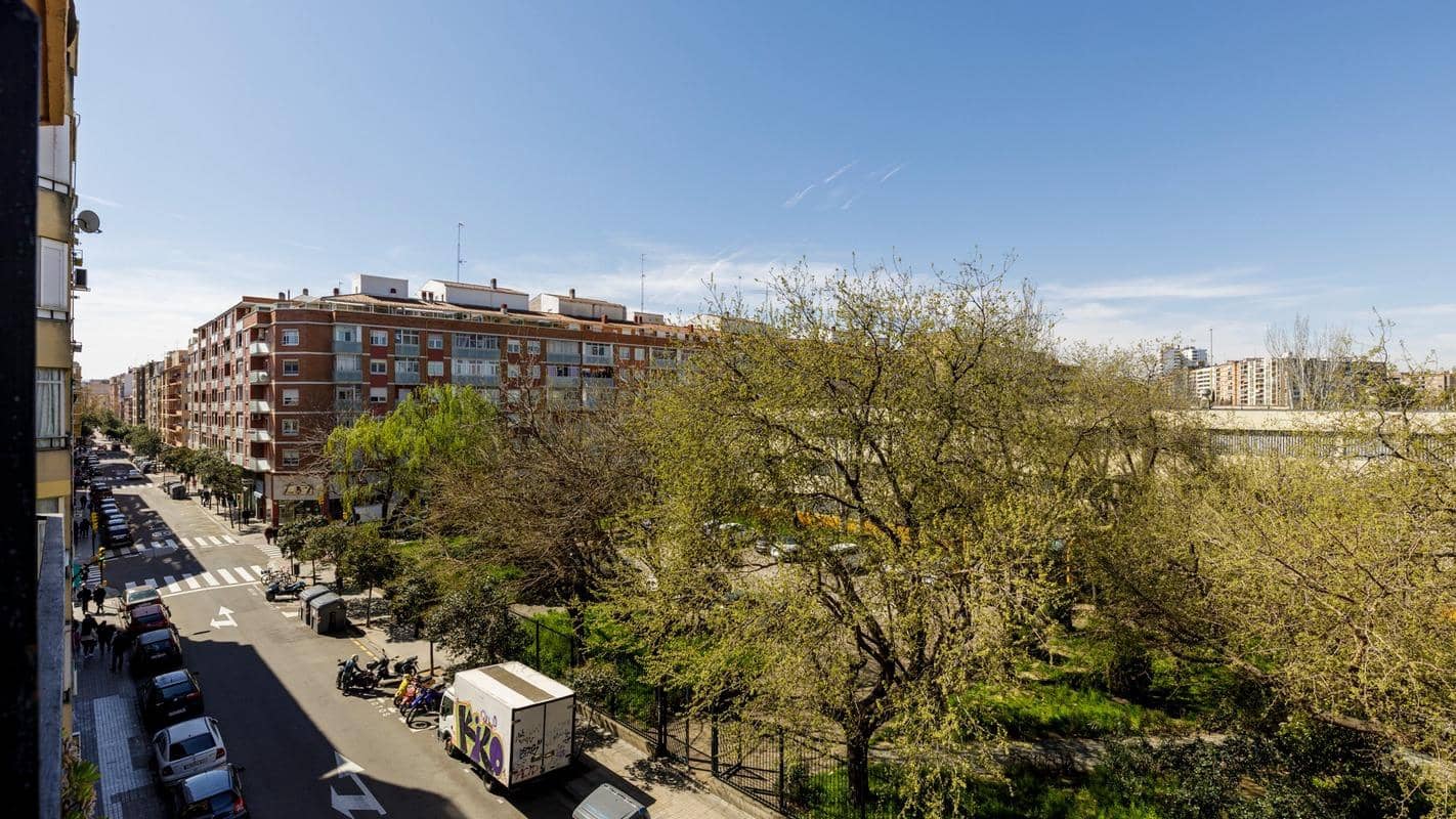 3 bedroom Flat for sale in Zaragoza city - € 129,000 (Ref: 9715059)