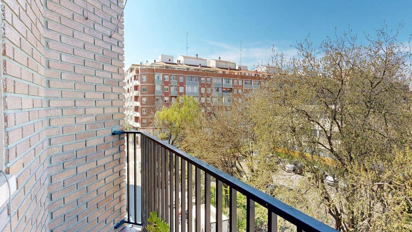 3 bedroom Flat for sale in Zaragoza city - € 129,000 (Ref: 9715059)