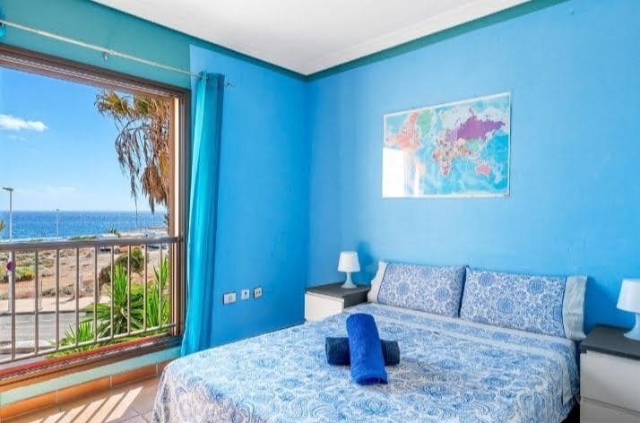 4 bedroom Apartment for sale in El Medano with garage - € 749,000 (Ref: 8844586)