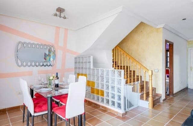 4 soverom Leilighet til salgs i El Medano, Granadilla de Abona med garasje - € 749 000 (Ref: 8844586)