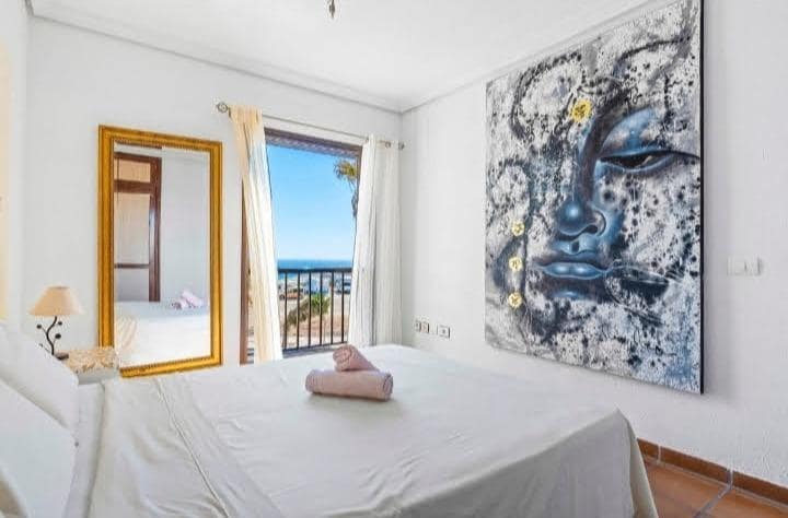 4 bedroom Apartment for sale in El Medano with garage - € 749,000 (Ref: 8844586)