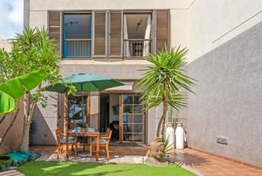 4 bedroom Apartment for sale in El Medano with garage - € 749,000 (Ref: 8844586)