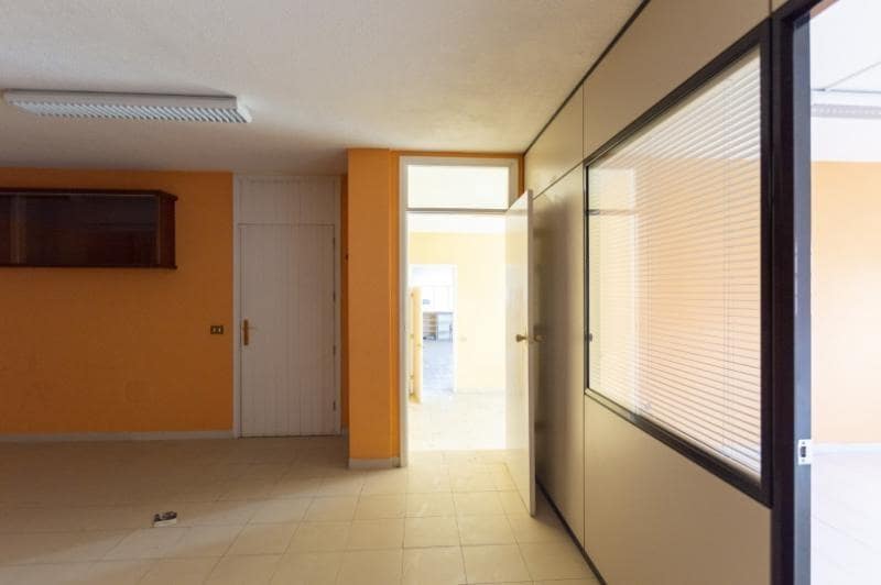 Erhverv til salg i San Cristobal de La Laguna - € 296.000 (Ref: 8888218)