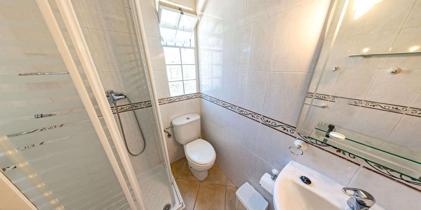 Chalet de 8 habitaciones en La Nucia en venta con piscina - 680.000 € (Ref: 8419483)