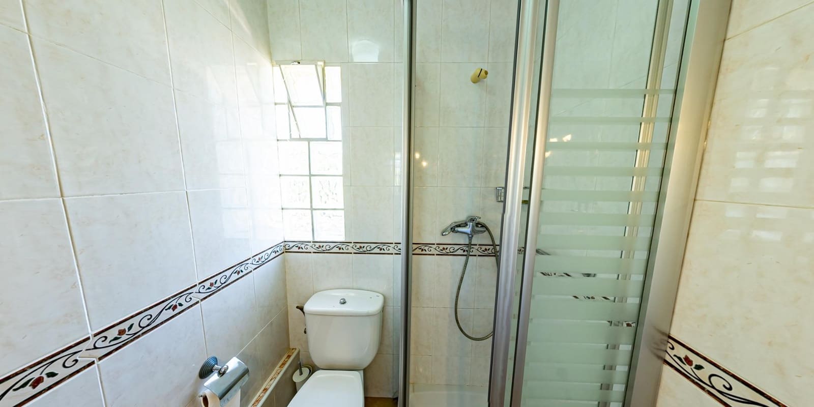 Chalet de 8 habitaciones en La Nucia en venta con piscina - 680.000 € (Ref: 8419483)