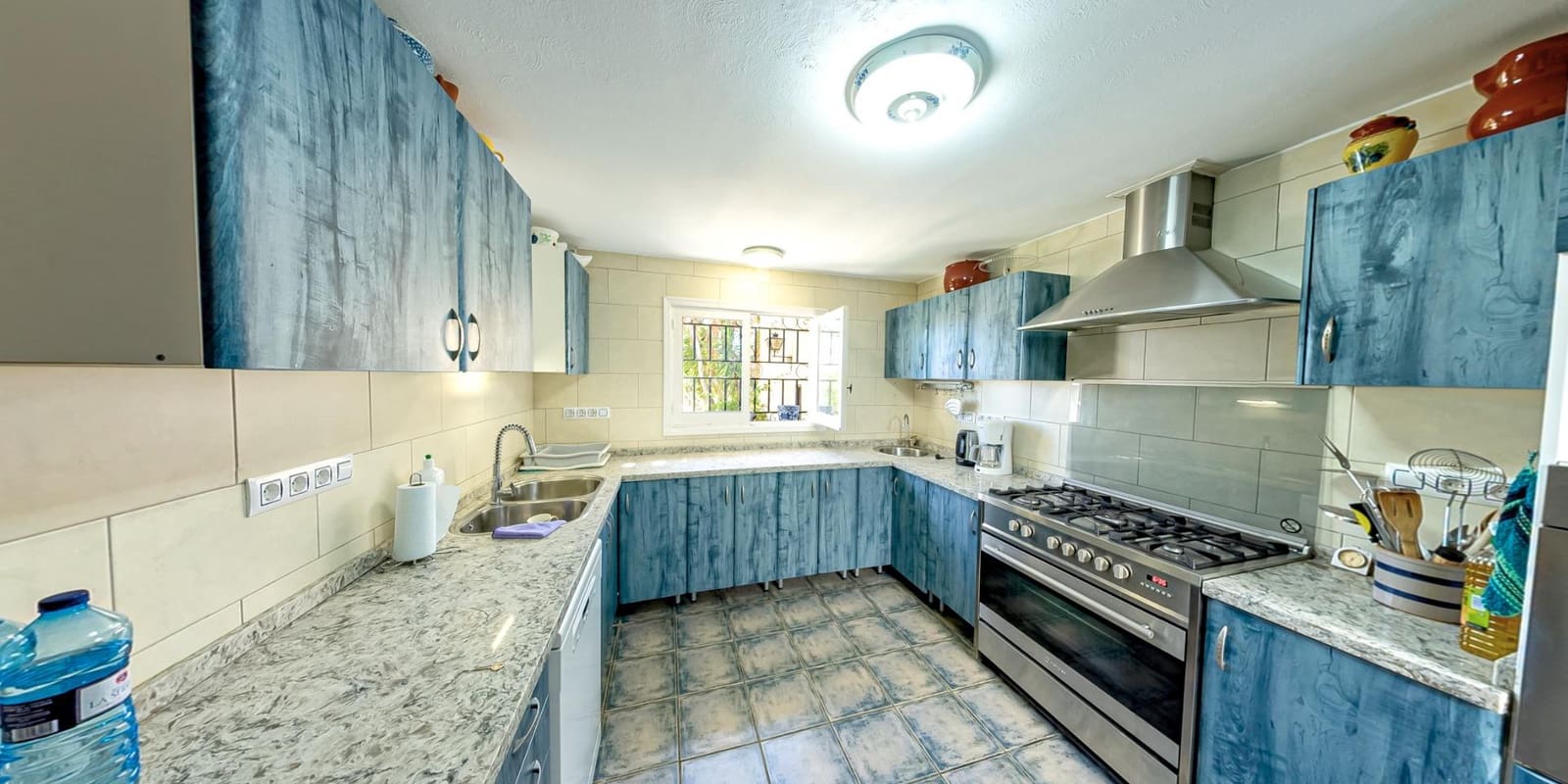 Chalet de 8 habitaciones en La Nucia en venta con piscina - 680.000 € (Ref: 8419483)