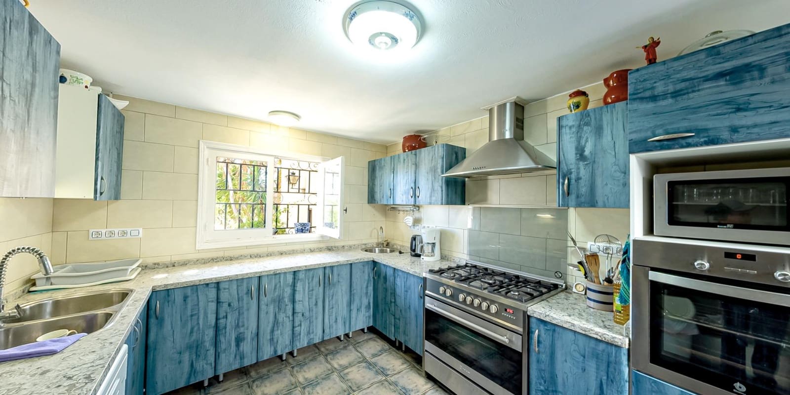 Chalet de 8 habitaciones en La Nucia en venta con piscina - 680.000 € (Ref: 8419483)