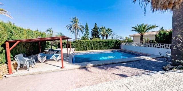 Chalet de 8 habitaciones en La Nucia en venta con piscina - 680.000 € (Ref: 8419483)