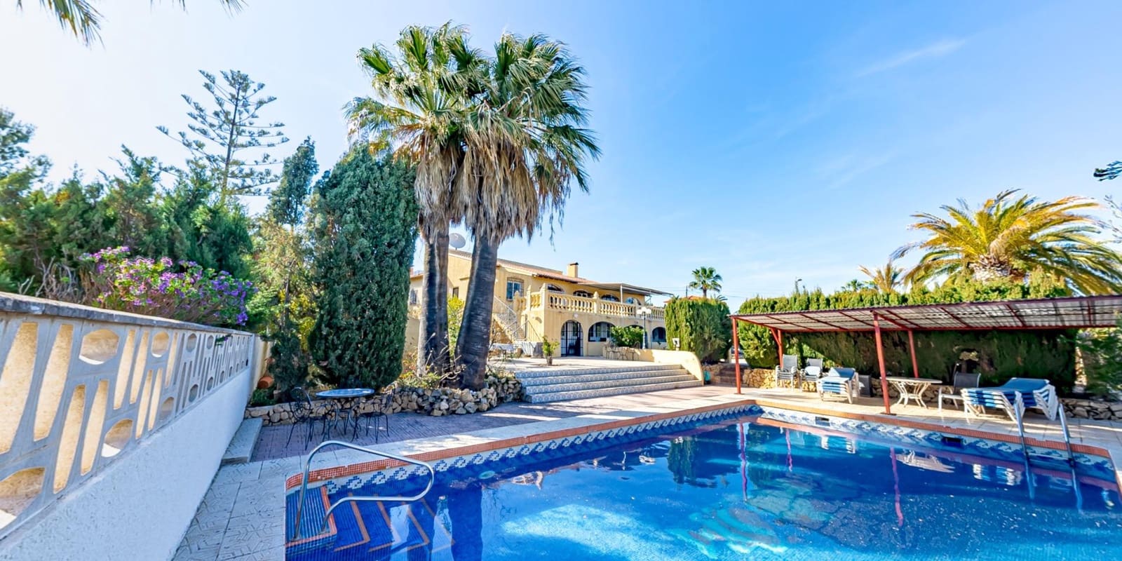 Chalet de 8 habitaciones en La Nucia en venta con piscina - 680.000 € (Ref: 8419483)