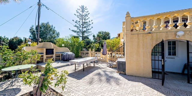 Chalet de 8 habitaciones en La Nucia en venta con piscina - 680.000 € (Ref: 8419483)